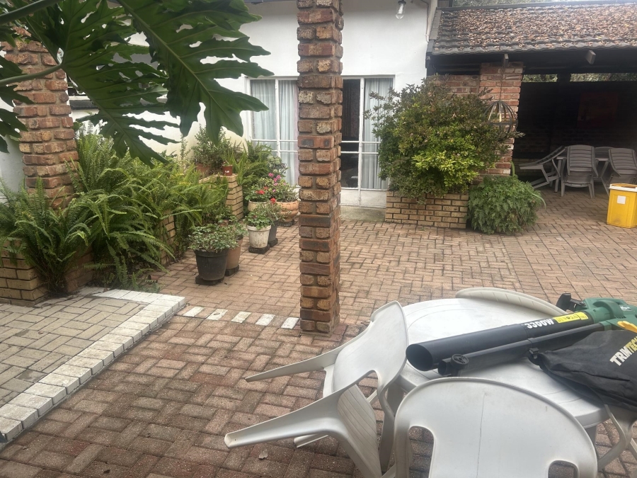 5 Bedroom Property for Sale in Viljoenskroon Free State